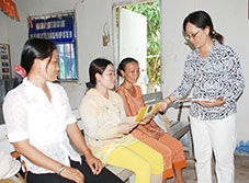 Giúp hội viên phụ nữ các cấp chấp hành tốt quy định trật tự an toàn giao thông