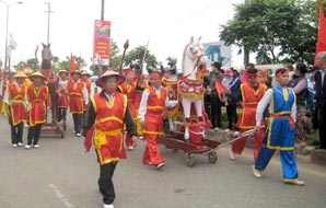 Tưng bừng lễ hội văn hóa dân gian
đậm đà bản sắc đất Tổ