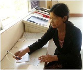 Trao tiền từ thiện