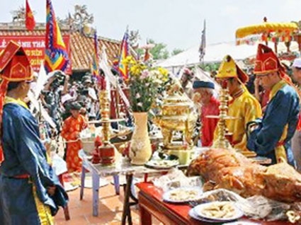 Huyện đảo Lý Sơn và Lễ Khao lề 

thế lính Hoàng Sa ở Quảng Ngãi