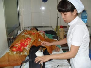Giảm chi phí thay khớp háng, khớp gối cho bệnh nhân nghèo