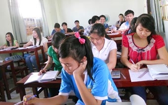 “Núp bóng” luyện thi