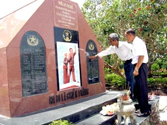 Theo dấu chân người lính...