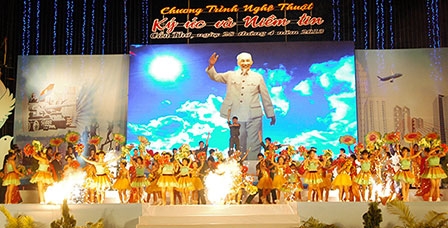 Chương trình nghệ thuật kỷ niệm 38 năm 

ngày giải phóng miền Nam, thống nhất đất nước