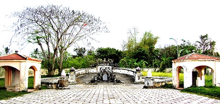 Viếng Lăng Hoàng Gia ở Gò Công