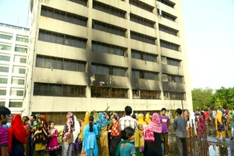 Bangladesh đóng cửa 18 nhà máy may mặc