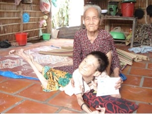 TRAO TIỀN TỪ THIỆN