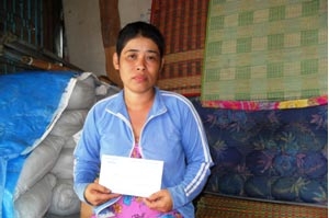 Trao tiền từ thiện