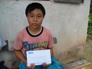 Trao tiền từ thiện