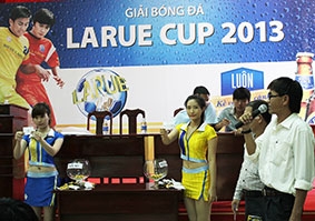 32 đội tham gia giải bóng đá

mini Larue Cup 2013 khu vực Cần Thơ