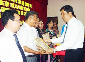 Chú trọng phát hiện, nhân rộng những điển hình 

học tập và làm theo gương Bác