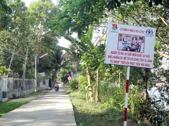 LẮP ĐẶT PA-NÔ TUYÊN TRUYỀN LUẬT GIAO THÔNG ĐƯỜNG BỘ 
ĐỀU KHẮP TUYẾN GIAO THÔNG NÔNG THÔN