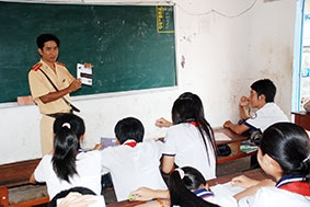 Nâng cao ý thức chấp hành pháp luật về giao thông 

của sinh viên, học sinh trong dịp hè