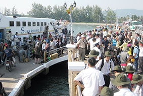 Cần đòn bẩy từ chính sách