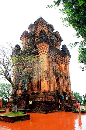 Lên chơi tháp Nhạn