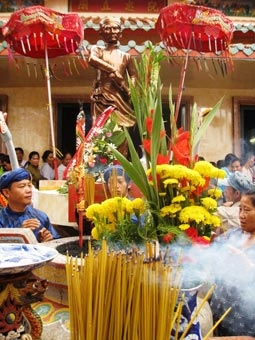 Tìm hiểu về thắp hương