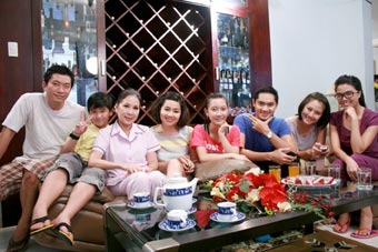 “Con ngã, mẹ nâng”...
