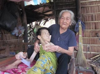 TRAO TIỀN TỪ THIỆN