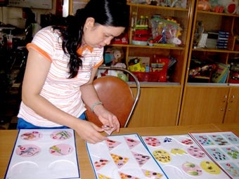 Phát huy tính sáng tạo của cô trò mầm non qua đồ dùng dạy học