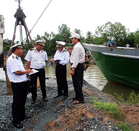 Phát hiện nhiều phương tiện thủy vi phạm chở quá tải