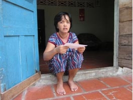 Trao tiền từ thiện