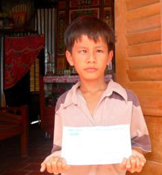 Trao tiền từ thiện