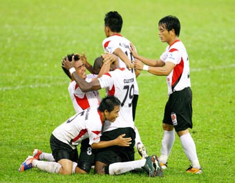 Becamex Bình Dương gượng dậy,
Đồng Tâm Long An nguy