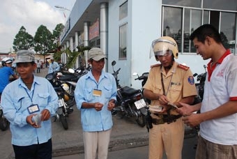 ĐẢM BẢO TRẬT TỰ ATGT TẠI CÁC GIAO LỘ TRỌNG ĐIỂM, PHỨC TẠP VỀ GIAO THÔNG