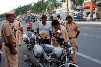 TĂNG CƯỜNG CÔNG TÁC TUẦN TRA, KIỂM SOÁT GIAO THÔNG ĐƯỜNG BỘ