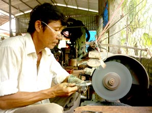 Tỉ phú thương binh ở làng kềm