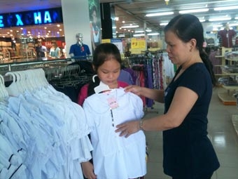 Chọn đồng phục học sinh 
cho ngày khai trường