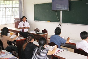 Để xã hội đừng “quay lưng”

với hệ vừa làm vừa học