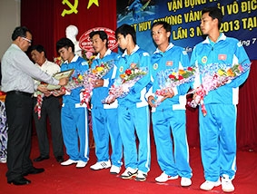 UBND TP Cần Thơ  khen thưởng 

VĐV Vovinam đoạt HCV vô địch thế giới
