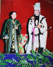 Nặng nợ đờn ca
