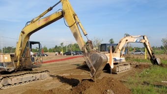 Tiếp tục “bơm vốn” hay chờ cơ hội mới?