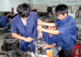 Nỗ lực từ ba phía