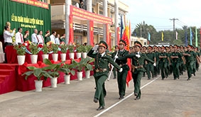 “Trung thành với Đảng, đoàn kết Quân Dân, 

tự lực tự cường, anh dũng quyết thắng”