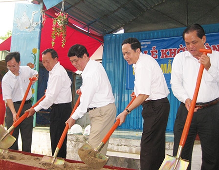 Góp phần nâng cao chất lượng

nguồn nhân lực ĐBSCL