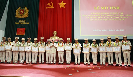 Hết lòng vì cuộc sống bình yên của nhân dân