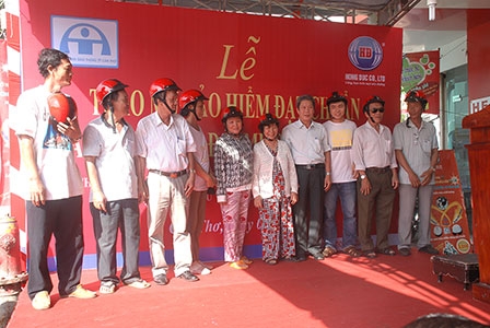 Tăng cường giám sát cán bộ, công chức, đảng viên chấp hành Luật Giao thông