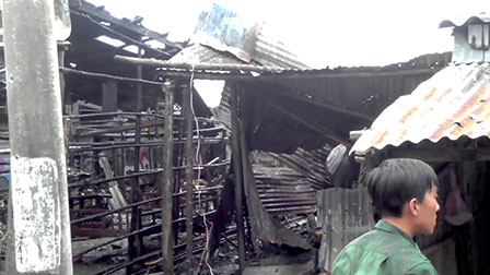 Cà Mau:
Chập điện thiêu rụi 4 nhà dân