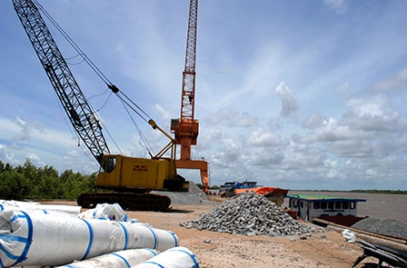 Sớm tái khởi động 

dự án Cảng Năm Căn