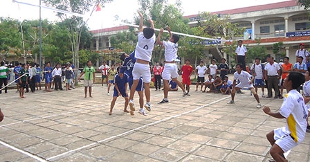 Cờ Đỏ nỗ lực vực dậy thể thao phong trào