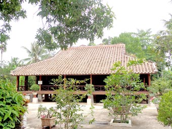 Về thăm lại
quê hương Bác Tôn