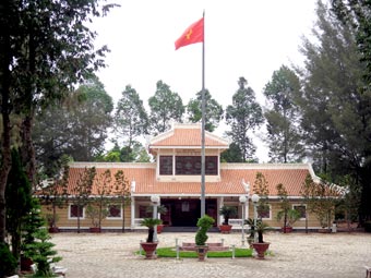 Về thăm lại
quê hương Bác Tôn