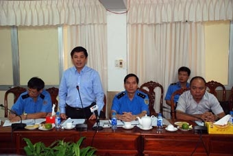 KHẨN TRƯƠNG RÀ SOÁT, ĐĂNG KÝ LẠI CHẤT LƯỢNG 
DỊCH VỤ VẬN TẢI BẰNG Ô TÔ TUYẾN CỐ ĐỊNH