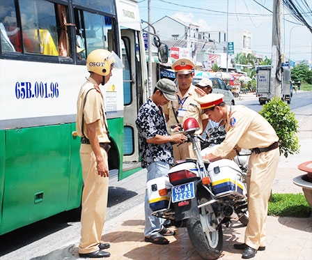 Thủ trưởng cơ quan, đơn vị phải chịu trách nhiệm  

nếu để xảy ra tai nạn giao thông nghiêm trọng liên tục