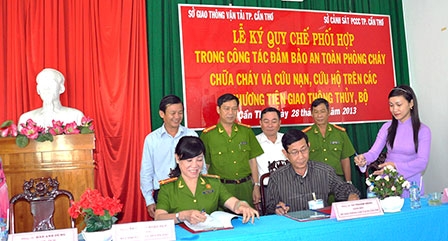 Phối hợp đảm bảo an toàn phòng cháy chữa cháy và cứu nạn, cứu hộ trên các phương tiện giao thông thủy, bộ