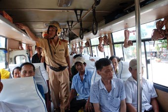 THỰC HIỆN CÁC GIẢI PHÁP CẤP BÁCH NHẰM NGĂN CHẶN TAI NẠN
GIAO THÔNG NGHIÊM TRỌNG TRONG HOẠT ĐỘNG VẬN TẢI