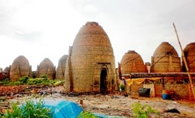 Nỗ lực cứu làng gạch